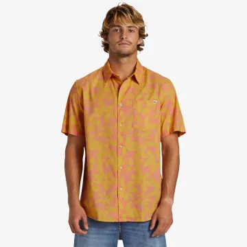 Quiksilver Men’s Apero Organic Classic Short Sleeve Shirt – Canyon Clay Aop Better